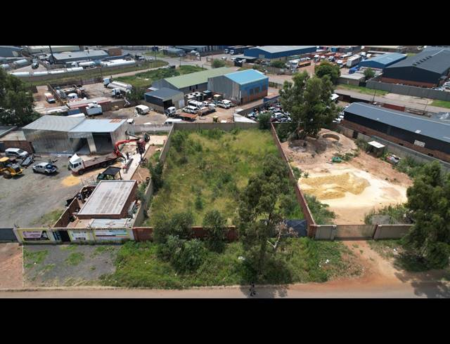 1,000M² INDUSTRIAL YARD TO LET IN ALRODE SOUTH